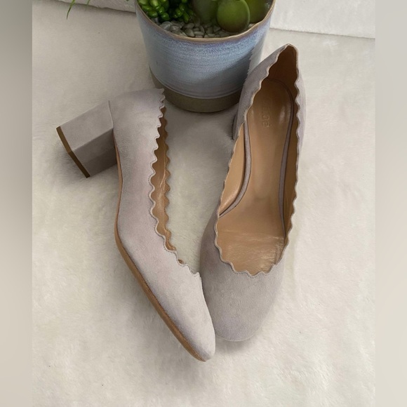 ✨🆕✨Chloe Lauren Scalloped Grey Suede Pumps - Picture 1 of 6